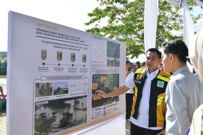 Gibran Tinjau Jembatan Way Bungur, Target Jembatan Darurat Rampung Akhir Juli 2026
